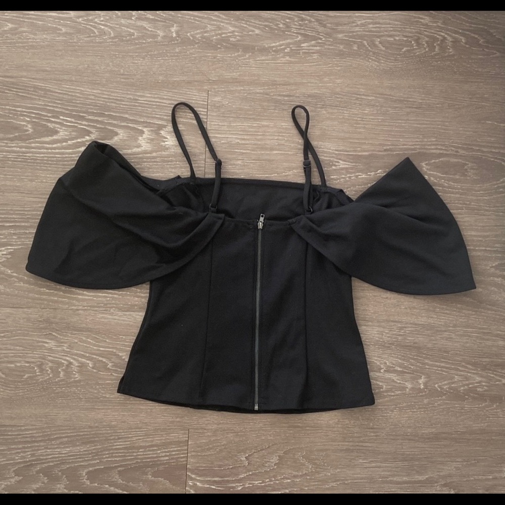 spaghetti straps top with Flare sleeve. Zipper back Size small